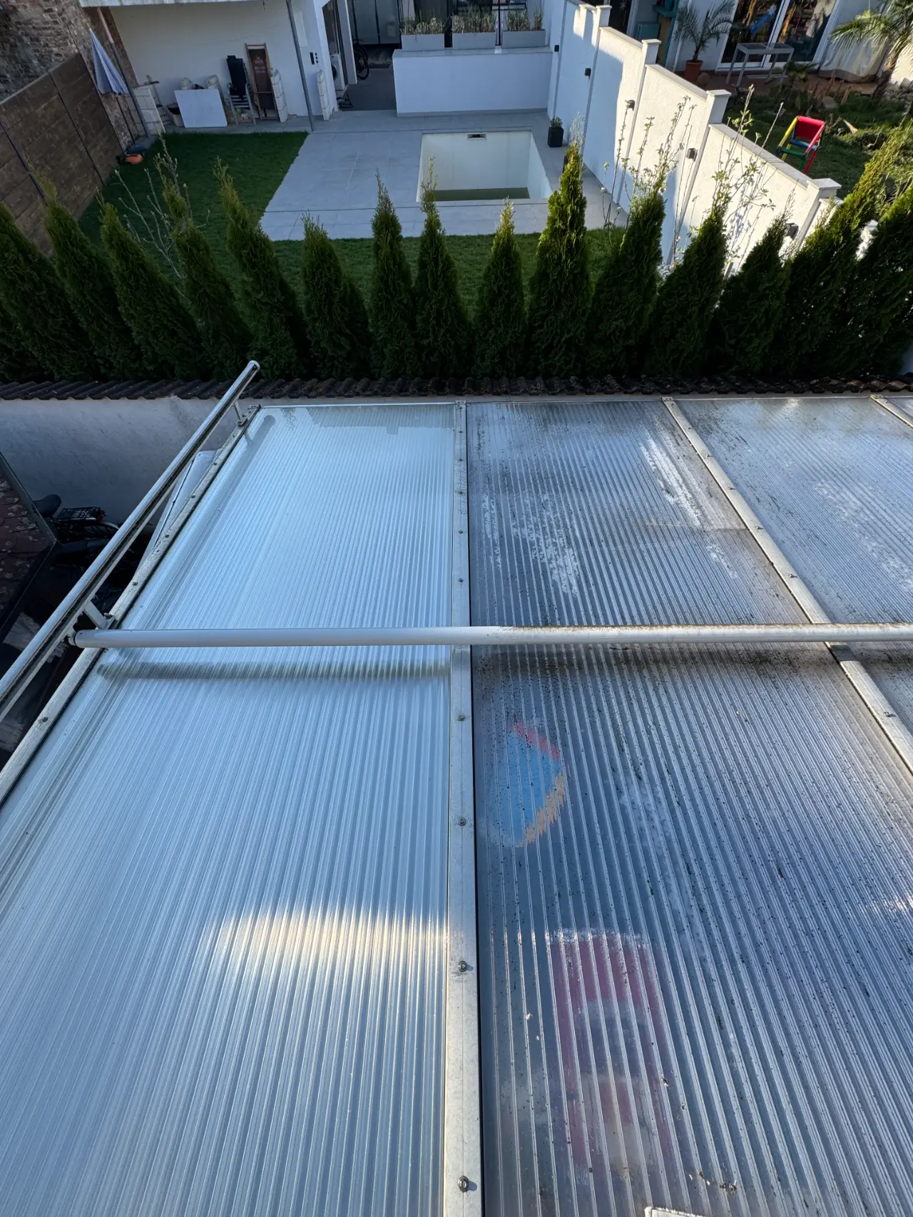 Heller Wintergarten sauberes Glasdach RELTRO